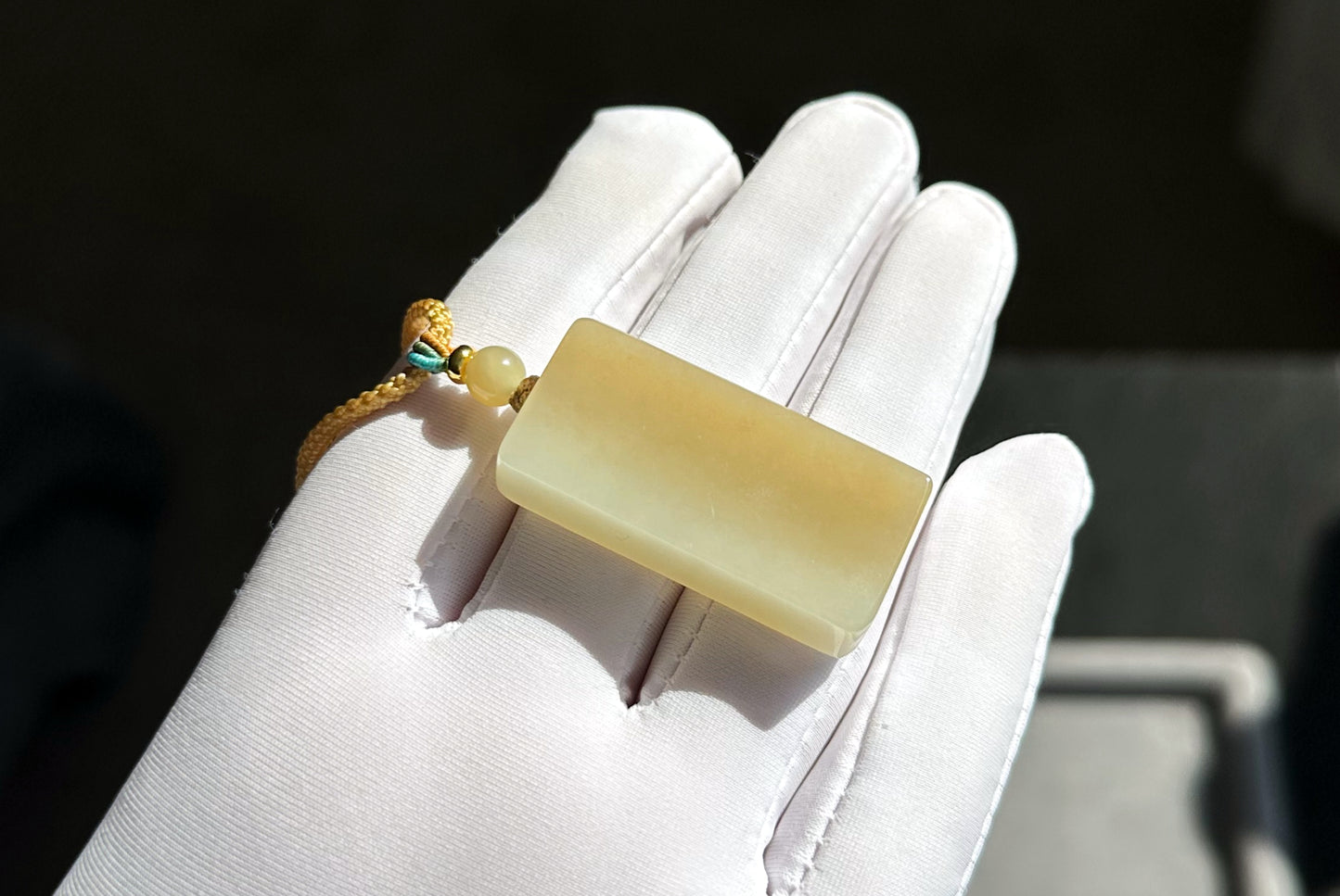Certified Natural Sugar and White Nephrite Jade Wushi Peace Pendant, 天然高品质且末糖白无事牌