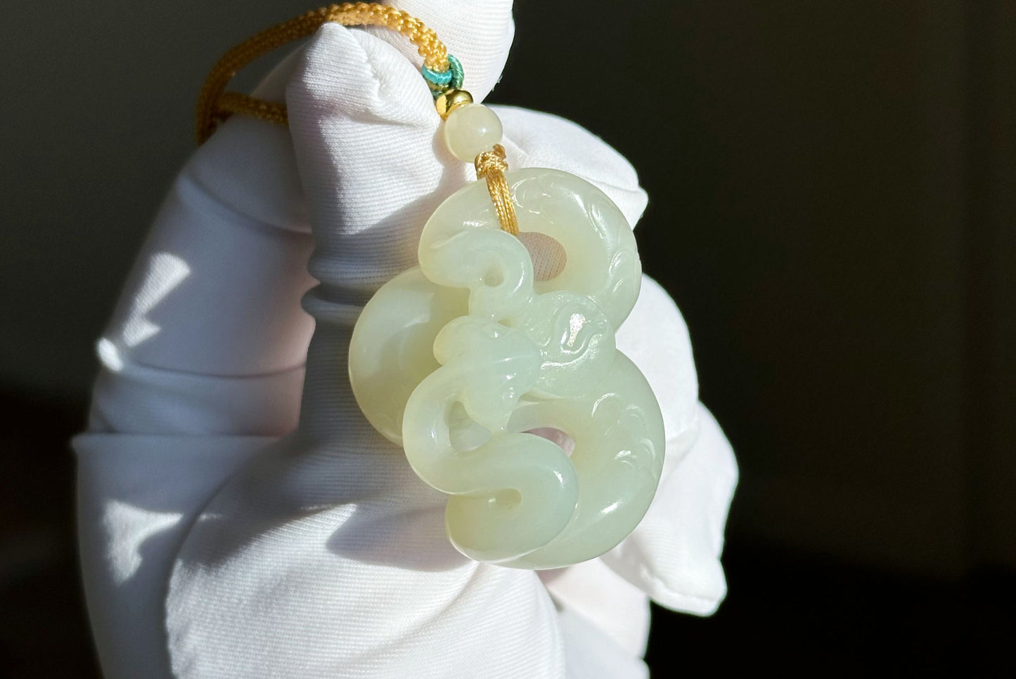 Certified Natural Qiemo White Nephrite Jade Hand-Carved Snake Pendant, 天然且末白和田玉手工雕刻蛇吊坠