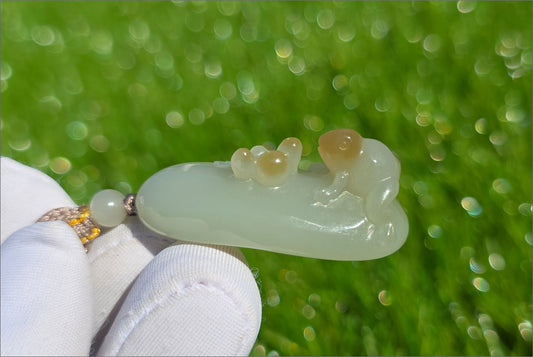 Certified Natural Warm White Nephrite Jade Hand-Carved Frog Pendant, 天然且末暖白带糖手工雕刻呱呱来财吊坠