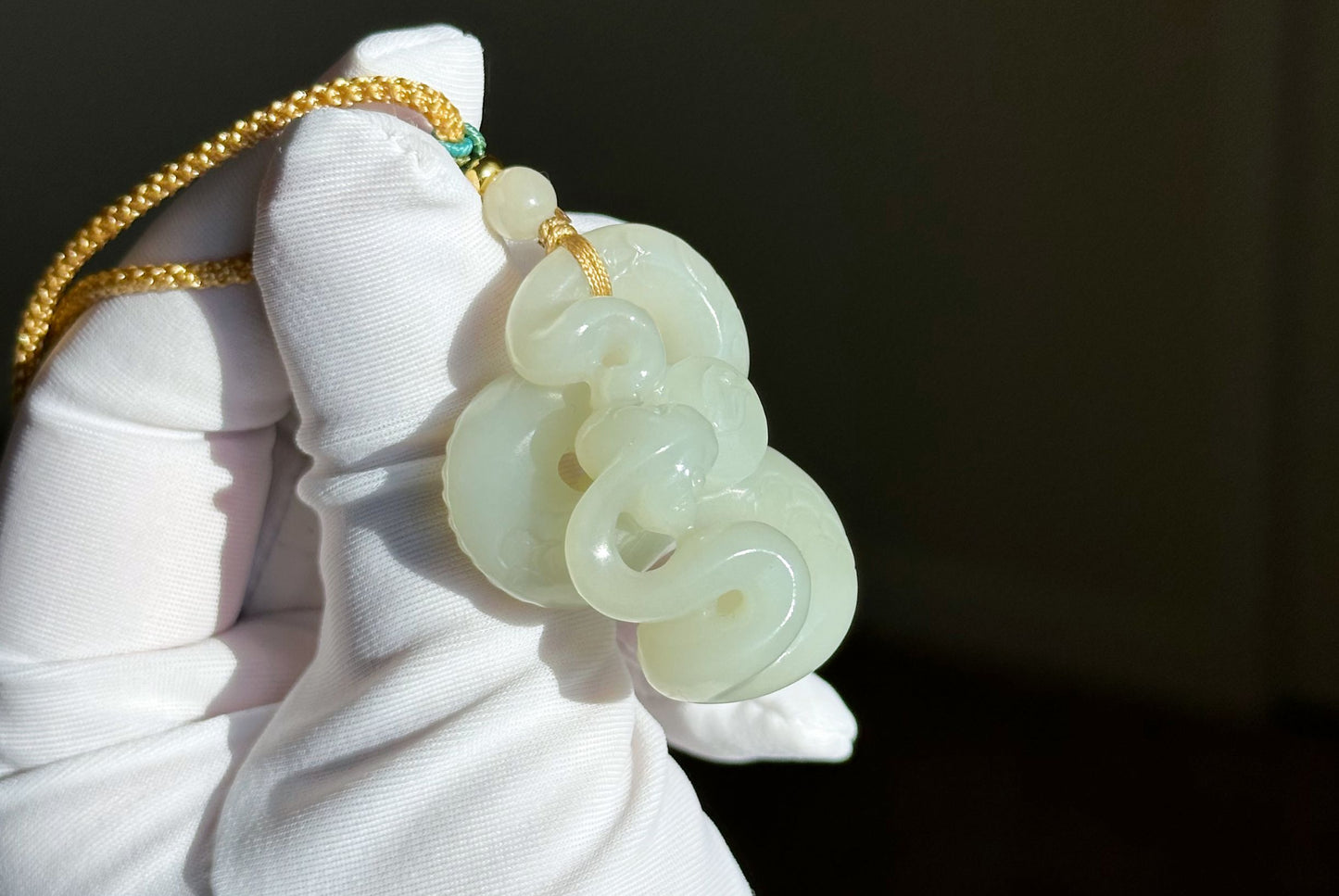 Certified Natural Qiemo White Nephrite Jade Hand-Carved Snake Pendant, 天然且末白和田玉手工雕刻蛇吊坠
