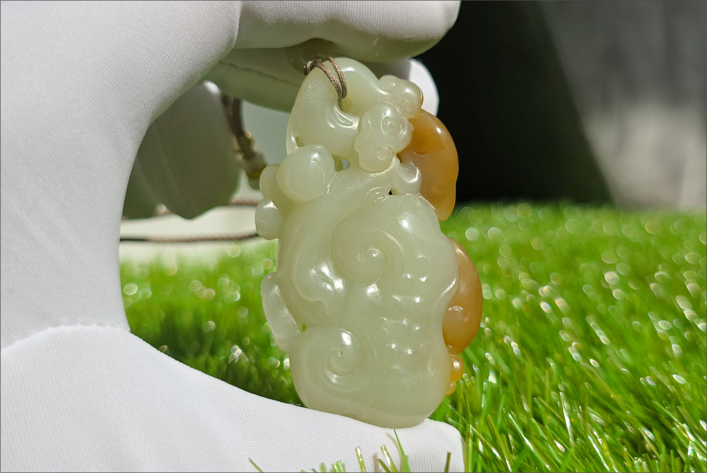 Certified Natural Sugar-White Qiemo Nephrite Jade Hand-Carved Monkeys on Lingzhi Ruyi Pendant, 天然且末糖白手工雕刻灵猴灵芝如意吊坠