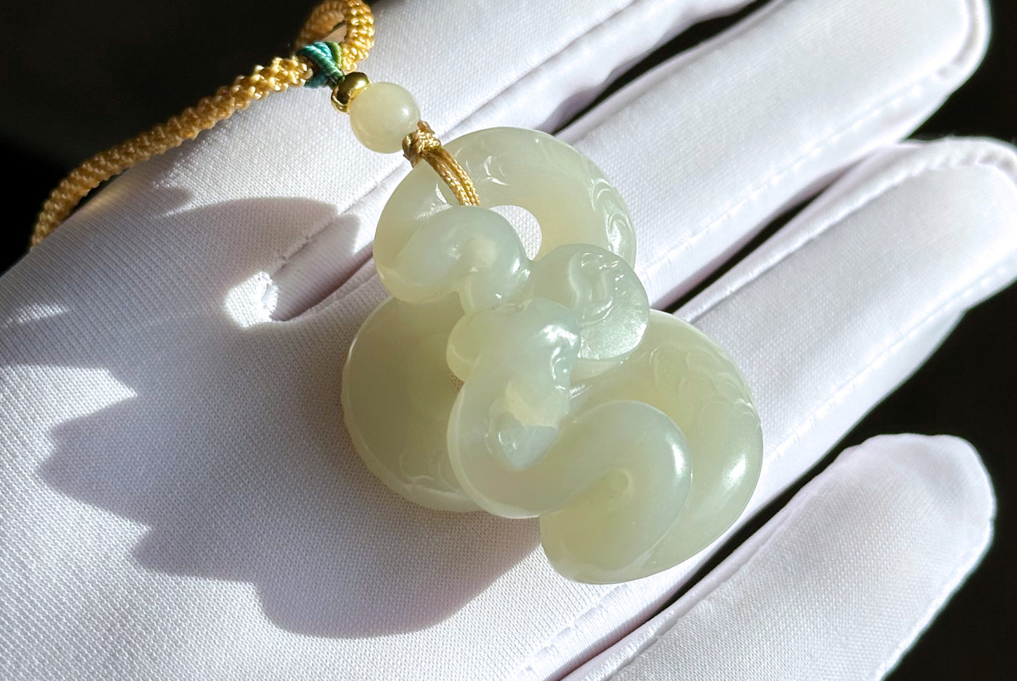 Certified Natural Qiemo White Nephrite Jade Hand-Carved Snake Pendant, 天然且末白和田玉手工雕刻蛇吊坠