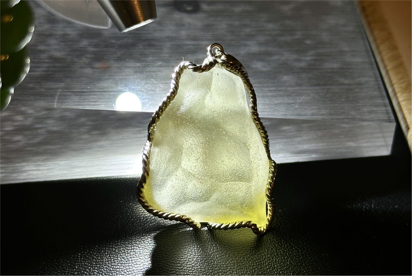 15.642Grams, Natural Authentic Raw Libyan Desert Glass Tektite Silver Wrapped Pendant, 天然利比亚黄金陨石原石吊坠