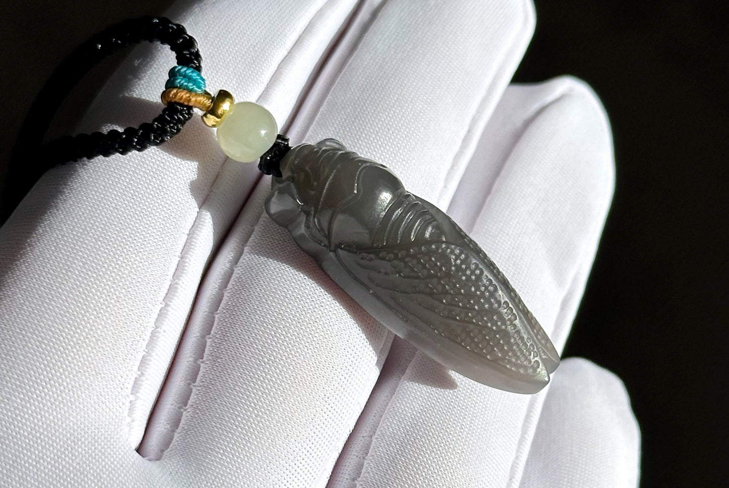 Certified Natural Emerald Green in Rich Smoky Purple Nephrite Jade Carved Cicada pendant, 天然浓烟紫带翠和田玉雕刻一鸣惊人(蝉)吊坠