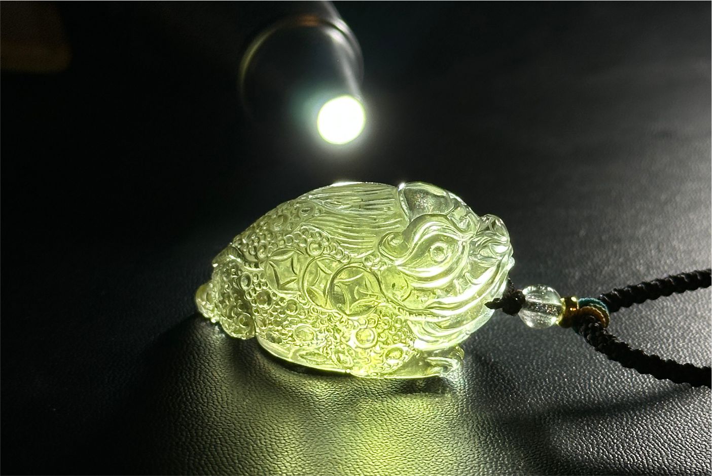 21.45 grams,Natural Authentic Libyan Desert Glass Tektite Hand Carved Money Toad Pendant,  天然利比亚黄金陨石手雕金蟾吊坠