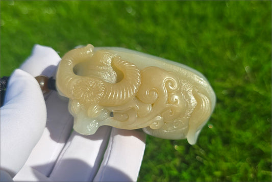 182.58Grams, Certified Natural High-Quality Qiemo Warm White and Yellow Sugar Hand Carvd Nephrite Jade Hand-Carved Buffalo Handheld Piece, 天然且末青白带黄糖和田玉手工雕刻水牛手把件