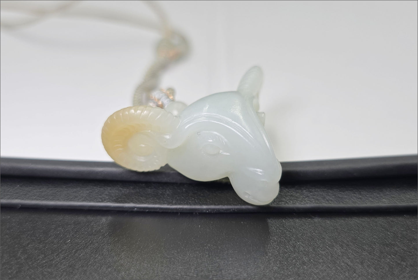 Certified Natural Russian White Nephrite Jade Hand-Carved Ram Head Pendant, 天然俄料和田白玉带一口糖手工雕刻羊头吊坠