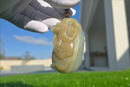 182.58Grams, Certified Natural High-Quality Qiemo Warm White and Yellow Sugar Hand Carvd Nephrite Jade Hand-Carved Buffalo Handheld Piece, 天然且末青白带黄糖和田玉手工雕刻水牛手把件