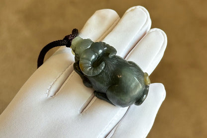 Certified Natural Loulan Tricolor Nephrite Jade Hand-Carved Ox Pendant, 天然楼兰三色和田玉手工雕刻牛吊坠（扭转乾坤）