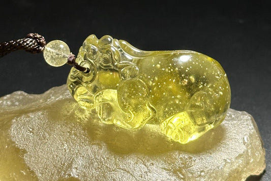 44.709g, Natural Collector's Authentic Libyan Desert Glass Tektite with Cristobalite inclusions Hand Carved Pixiu Pendant, 天然白斑利比亚陨石手雕貔貅吊坠