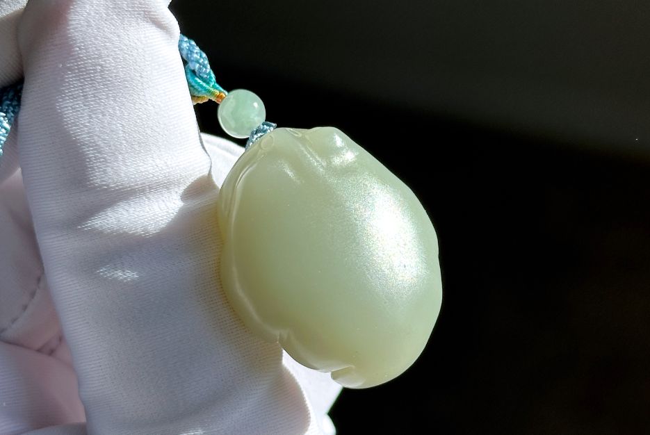 Certified Natural Blue Nephrite Jade Hand Carved Minimalist Money Toad Pendant, blue nephrite jade, 天然细料蓝软玉手雕蛙饼吊坠