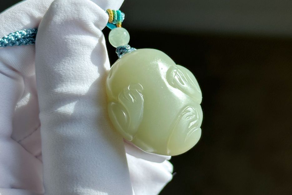 Certified Natural Blue Nephrite Jade Hand Carved Minimalist Money Toad Pendant, blue nephrite jade, 天然细料蓝软玉手雕蛙饼吊坠