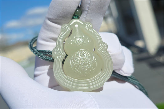 Certified Natural Qingshui Nephrite Jade Carved Gourd Guanyin Pendant, 天然晴水和田玉葫芦观音吊坠