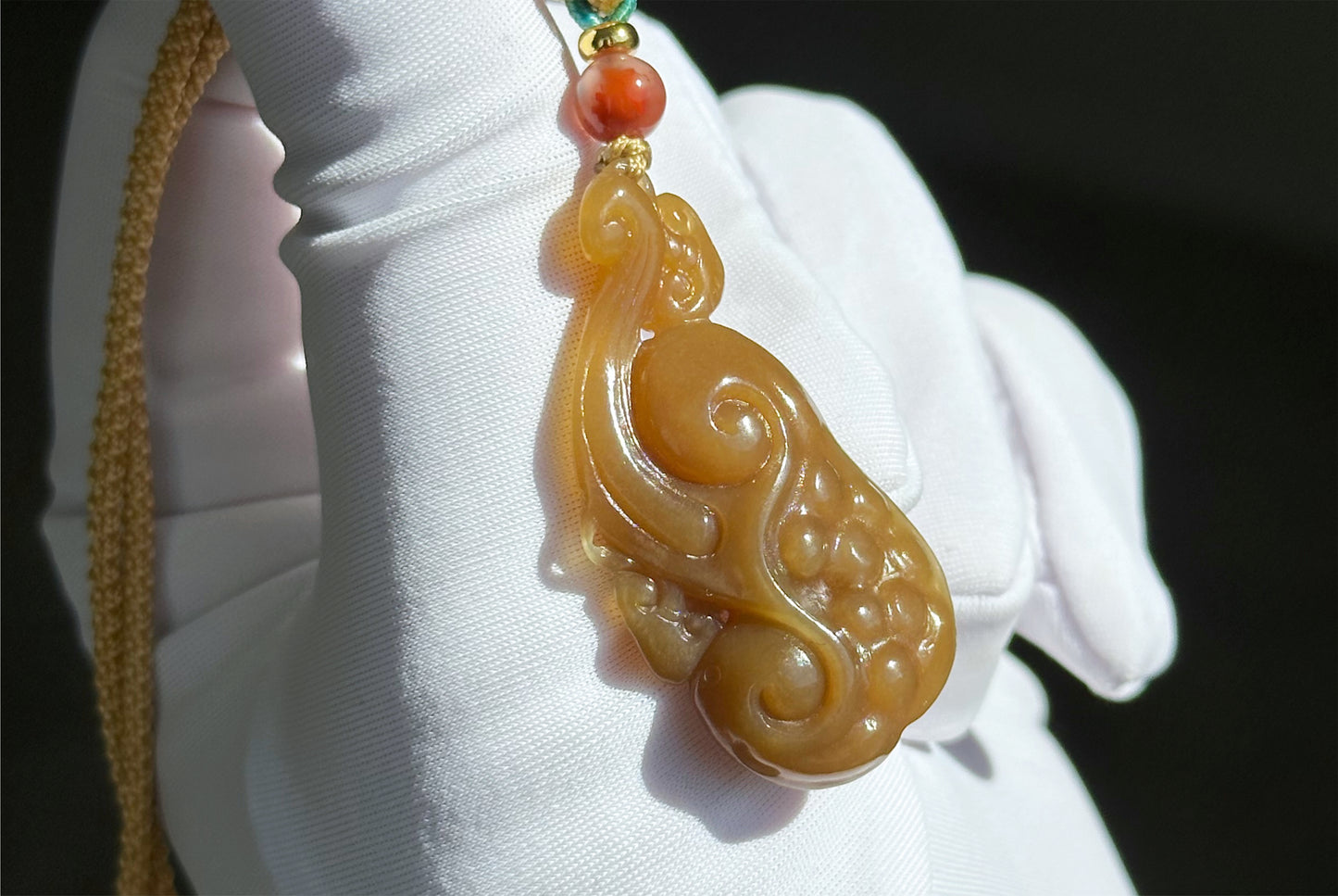 Certified Natural Qiemo Sugar Nephrite Jade Hand-Carved Ruyi Pendant, 天然且末糖手工雕刻如意吊坠