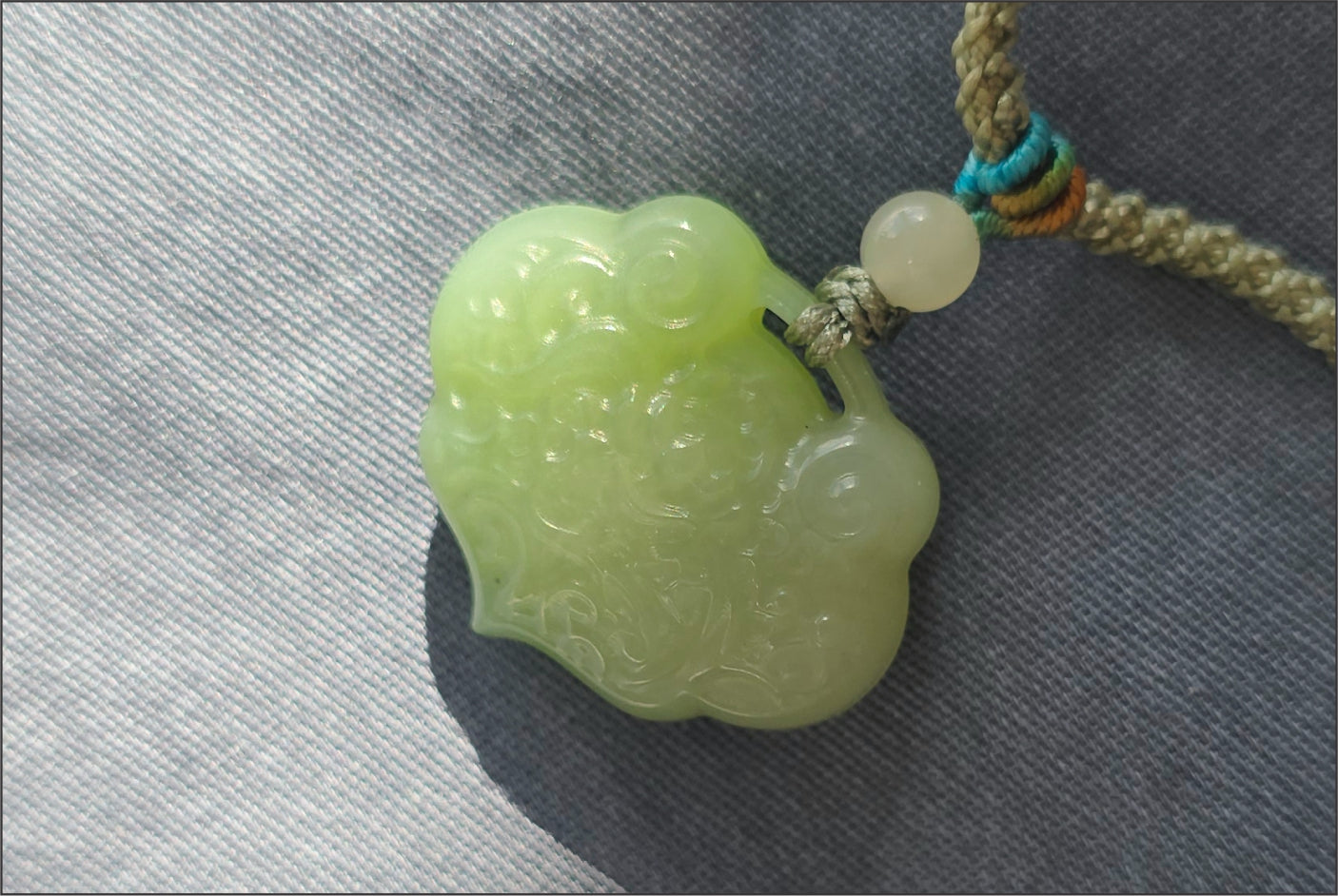 Certified Natural Emerald-Green and Qing Shui Nephrite Jade Peace Lock Pendant | 天然晴水带翠软玉雕刻平安锁吊坠