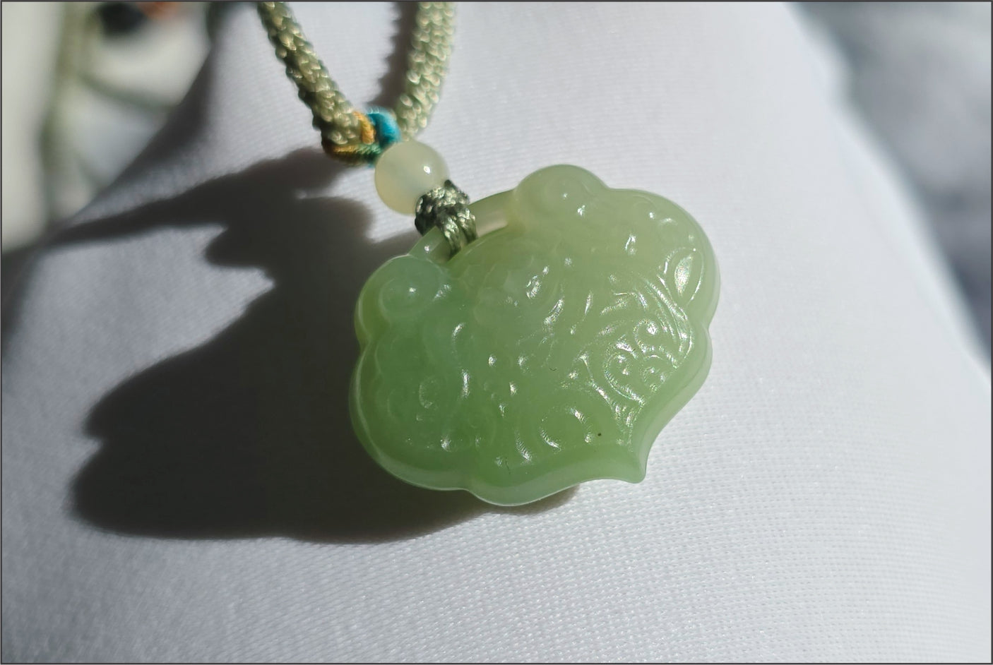 Certified Natural Emerald-Green and Qing Shui Nephrite Jade Peace Lock Pendant | 天然晴水带翠软玉雕刻平安锁吊坠