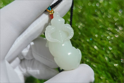 Certified Natural Russia White nephrite Jade Hand Carved Ox Pendant, 天然俄料白玉手工雕刻牛转乾坤吊坠