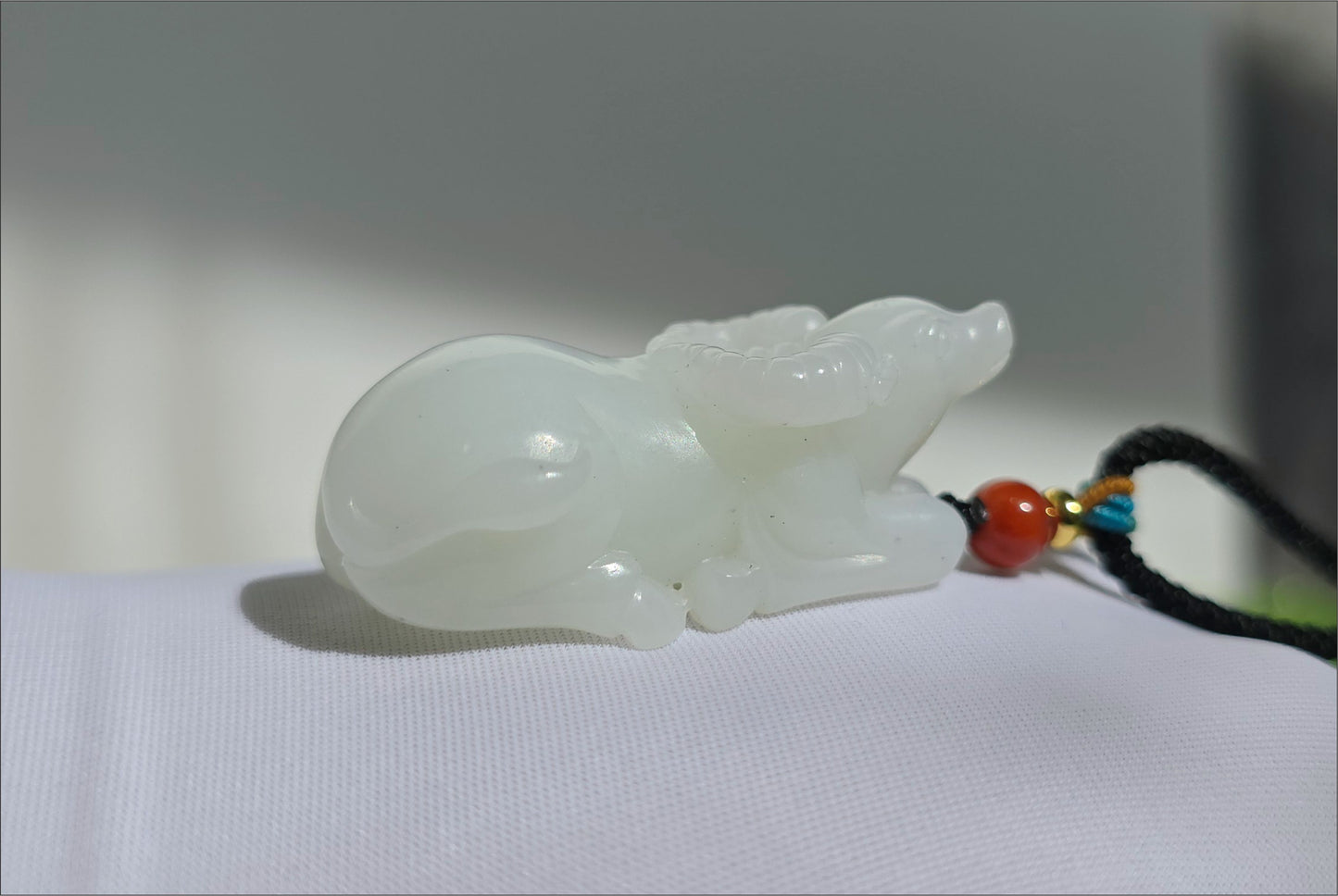 Certified Natural Russia White nephrite Jade Hand Carved Ox Pendant, 天然俄料白玉手工雕刻牛转乾坤吊坠