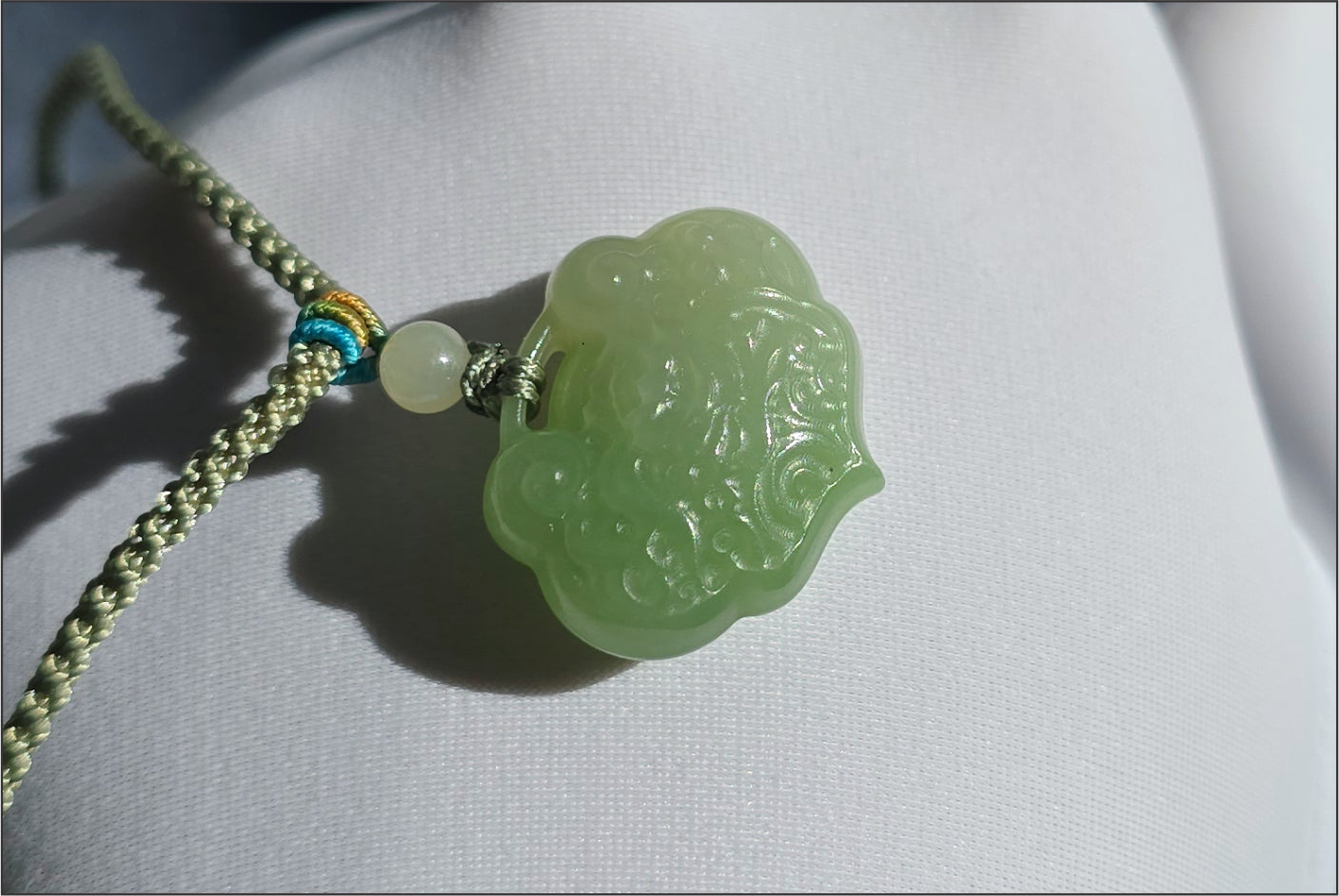 Certified Natural Emerald-Green and Qing Shui Nephrite Jade Peace Lock Pendant | 天然晴水带翠软玉雕刻平安锁吊坠