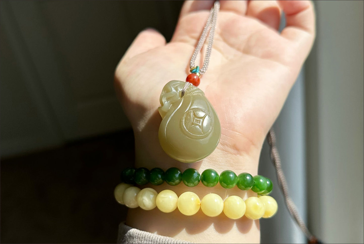 Certified Natural Qiemo Sugar and Warm White Nephrite Jade Hand-Carved Money Bag Pendant, 天然且末和田玉青白带糖手工雕刻钱袋吊坠