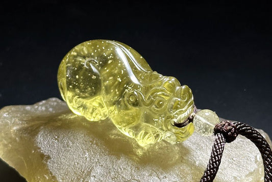 44.709g, Natural Collector's Authentic Libyan Desert Glass Tektite with Cristobalite inclusions Hand Carved Pixiu Pendant, 天然白斑利比亚陨石手雕貔貅吊坠