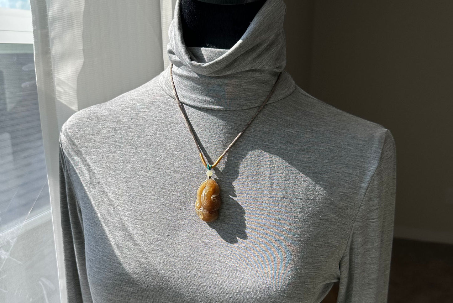 Certified Natural Yellow Sugar Nephrite Jade Hand-Carved Cobra Pendant – Jade Snake Pendant, 天然且末黄糖和田玉手工雕刻眼镜蛇吊坠吊坠