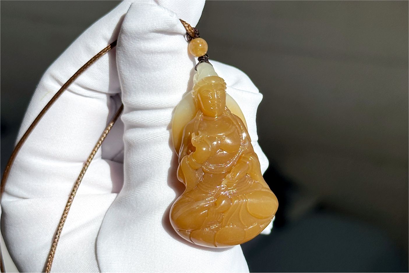 Certified Natural Golden Sugar-White Nephrite Jade Guanyin Pendant – Hand-Carved, 天然黄金糖白玉手工雕刻观音吊坠