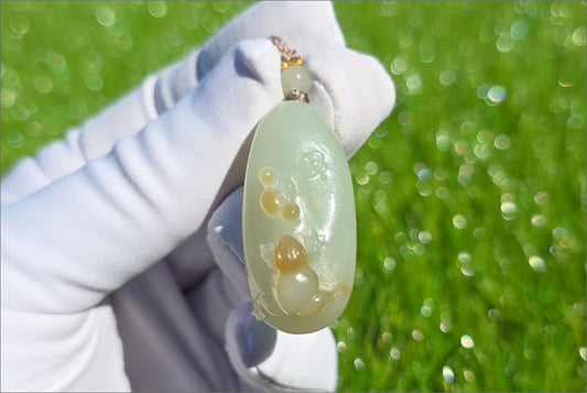 Certified Natural Warm White Nephrite Jade Hand-Carved Frog Pendant, 天然且末暖白带糖手工雕刻呱呱来财吊坠