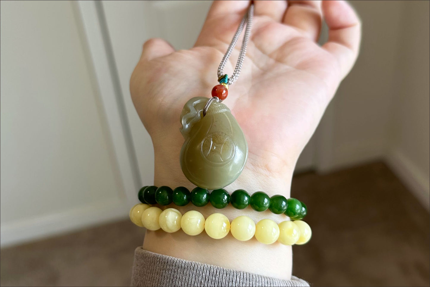 Certified Natural Qiemo Sugar and Warm White Nephrite Jade Hand-Carved Money Bag Pendant, 天然且末和田玉青白带糖手工雕刻钱袋吊坠