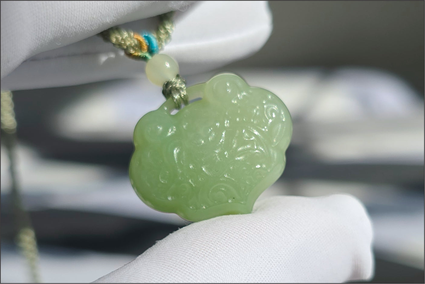 Certified Natural Emerald-Green and Qing Shui Nephrite Jade Peace Lock Pendant | 天然晴水带翠软玉雕刻平安锁吊坠