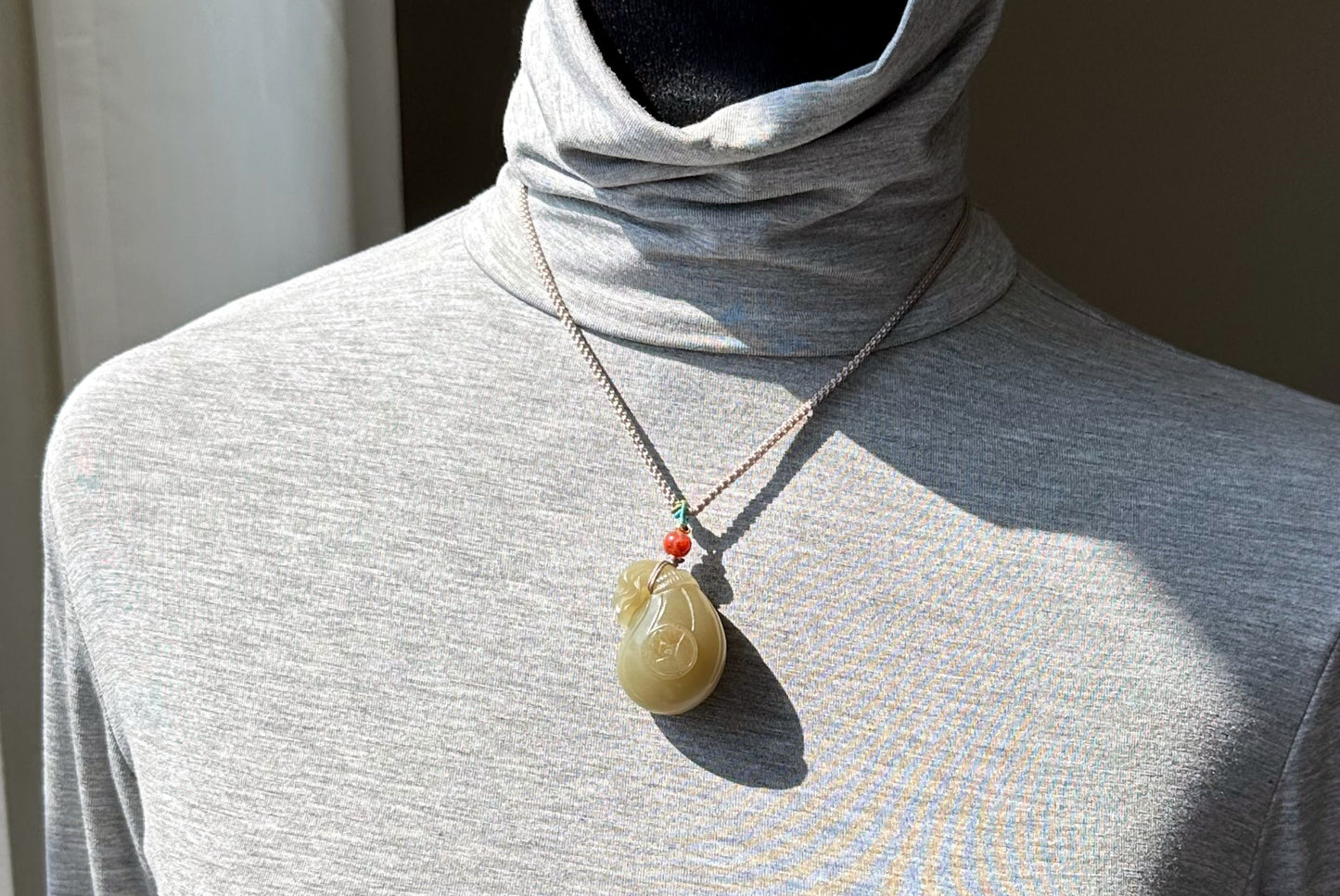Certified Natural Qiemo Sugar and Warm White Nephrite Jade Hand-Carved Money Bag Pendant, 天然且末和田玉青白带糖手工雕刻钱袋吊坠