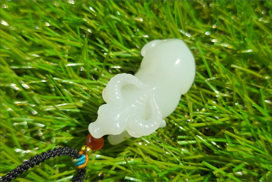 Certified Natural Russia White nephrite Jade Hand Carved Ox Pendant, 天然俄料白玉手工雕刻牛转乾坤吊坠
