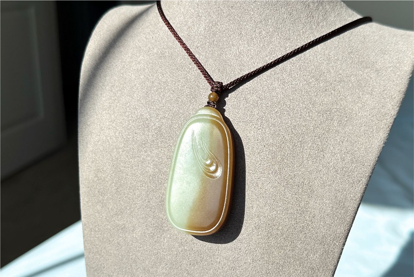 Certified Natural Collector's Choice Blue-with-Sugar Nephrite Jade Wu Shi Pai Pendant, 天然收藏级蓝糖玉正装无事牌