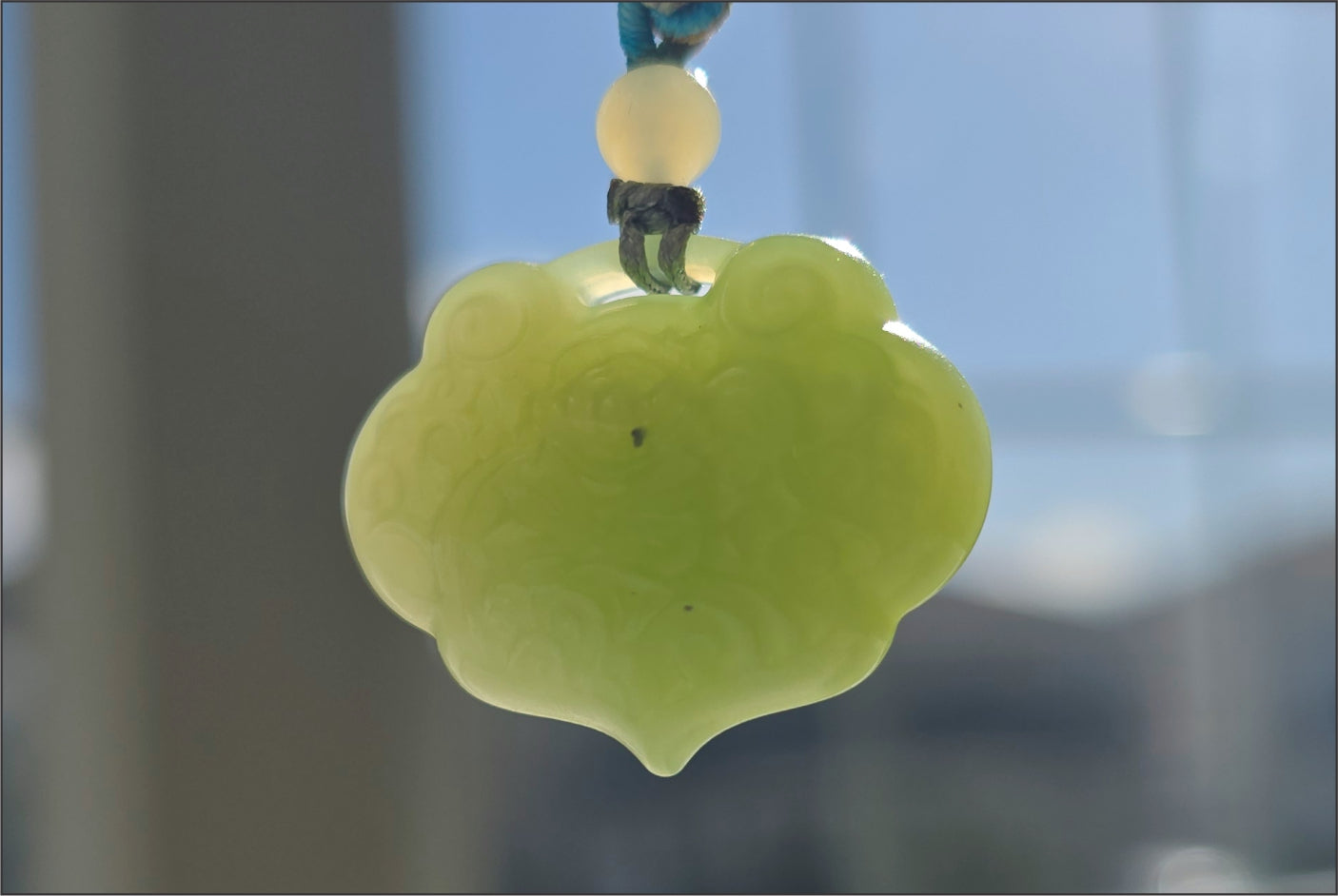 Certified Natural Emerald-Green and Qing Shui Nephrite Jade Peace Lock Pendant | 天然晴水带翠软玉雕刻平安锁吊坠