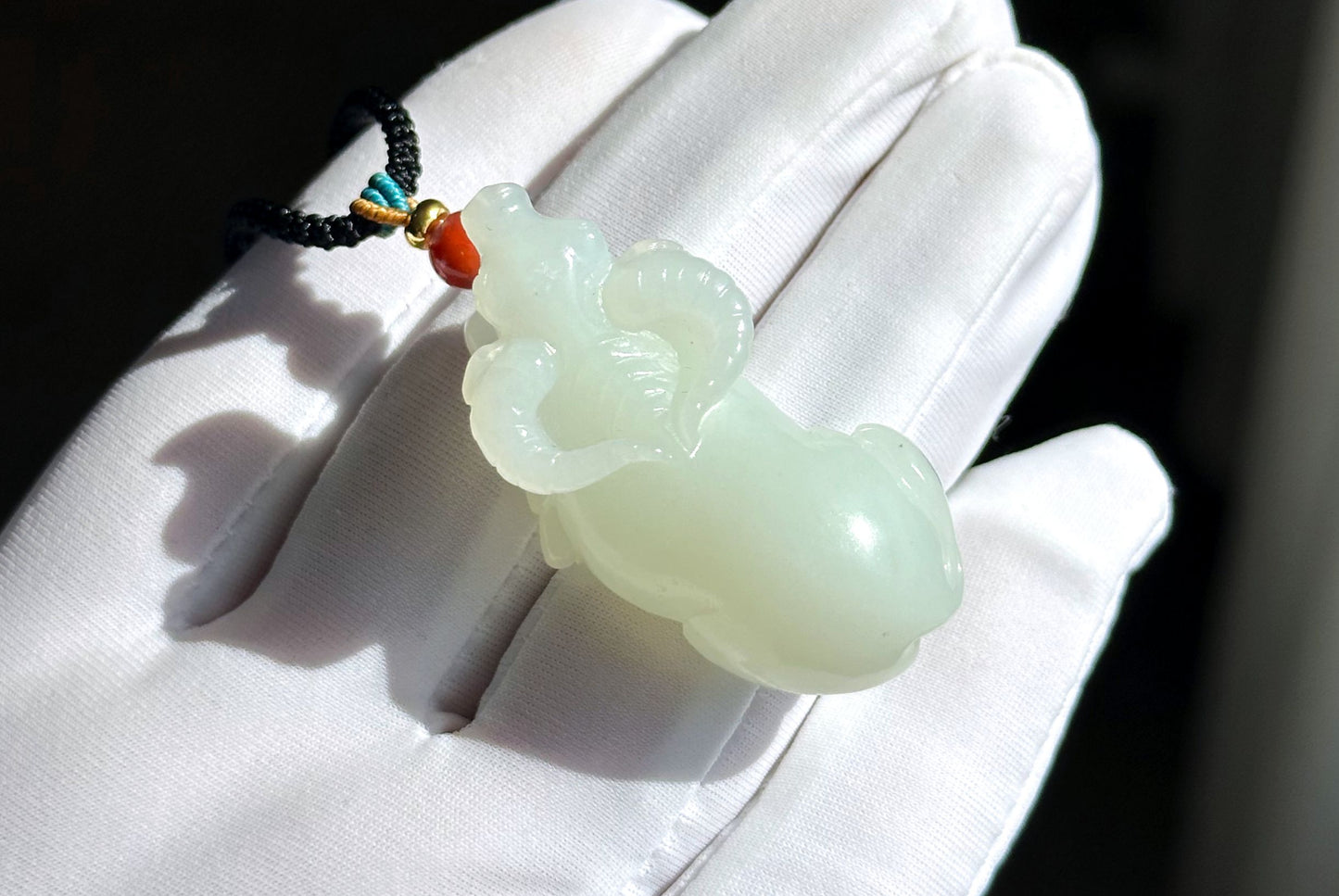 Certified Natural Russia White nephrite Jade Hand Carved Ox Pendant, 天然俄料白玉手工雕刻牛转乾坤吊坠