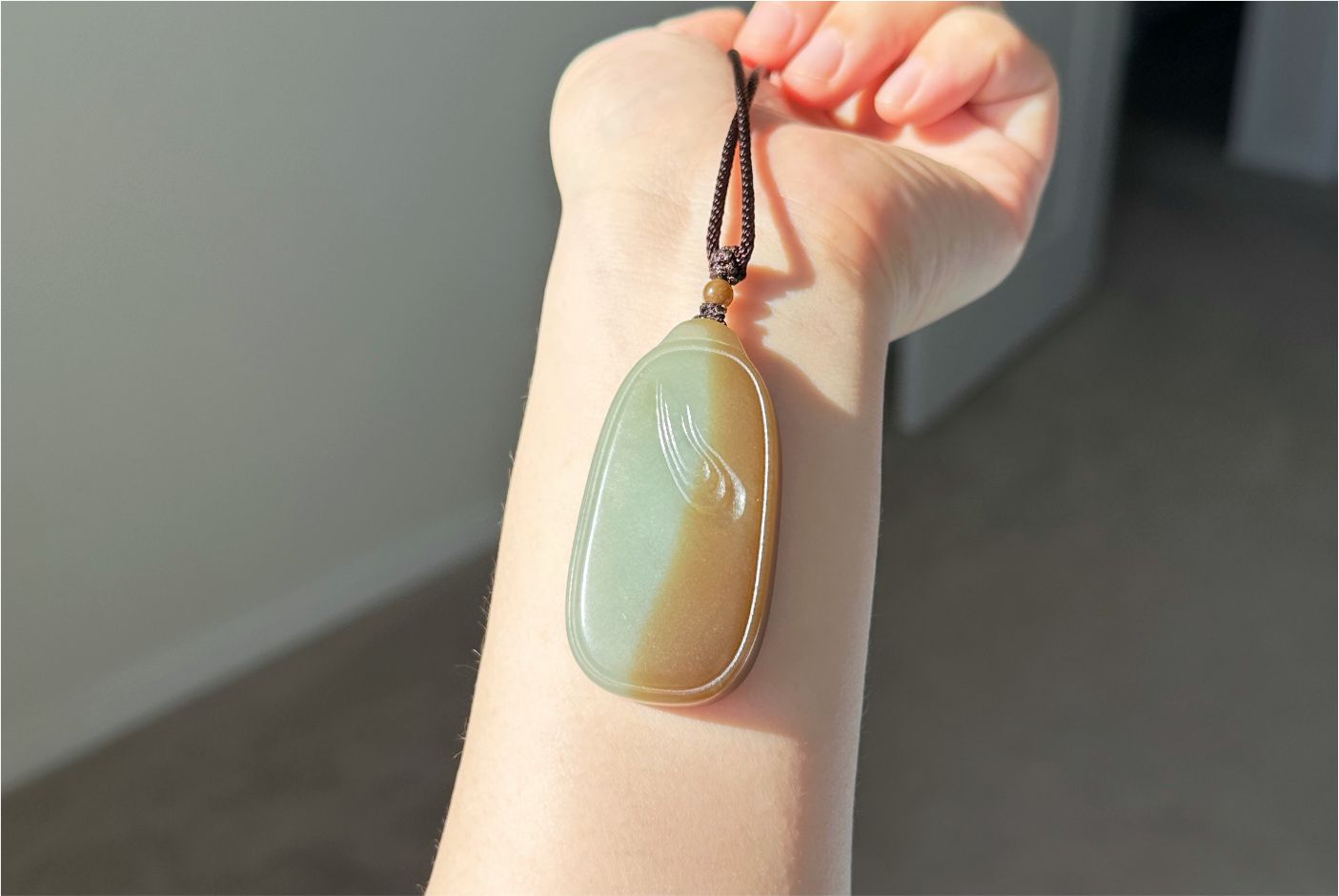 Certified Natural Collector's Choice Blue-with-Sugar Nephrite Jade Wu Shi Pai Pendant, 天然收藏级蓝糖玉正装无事牌