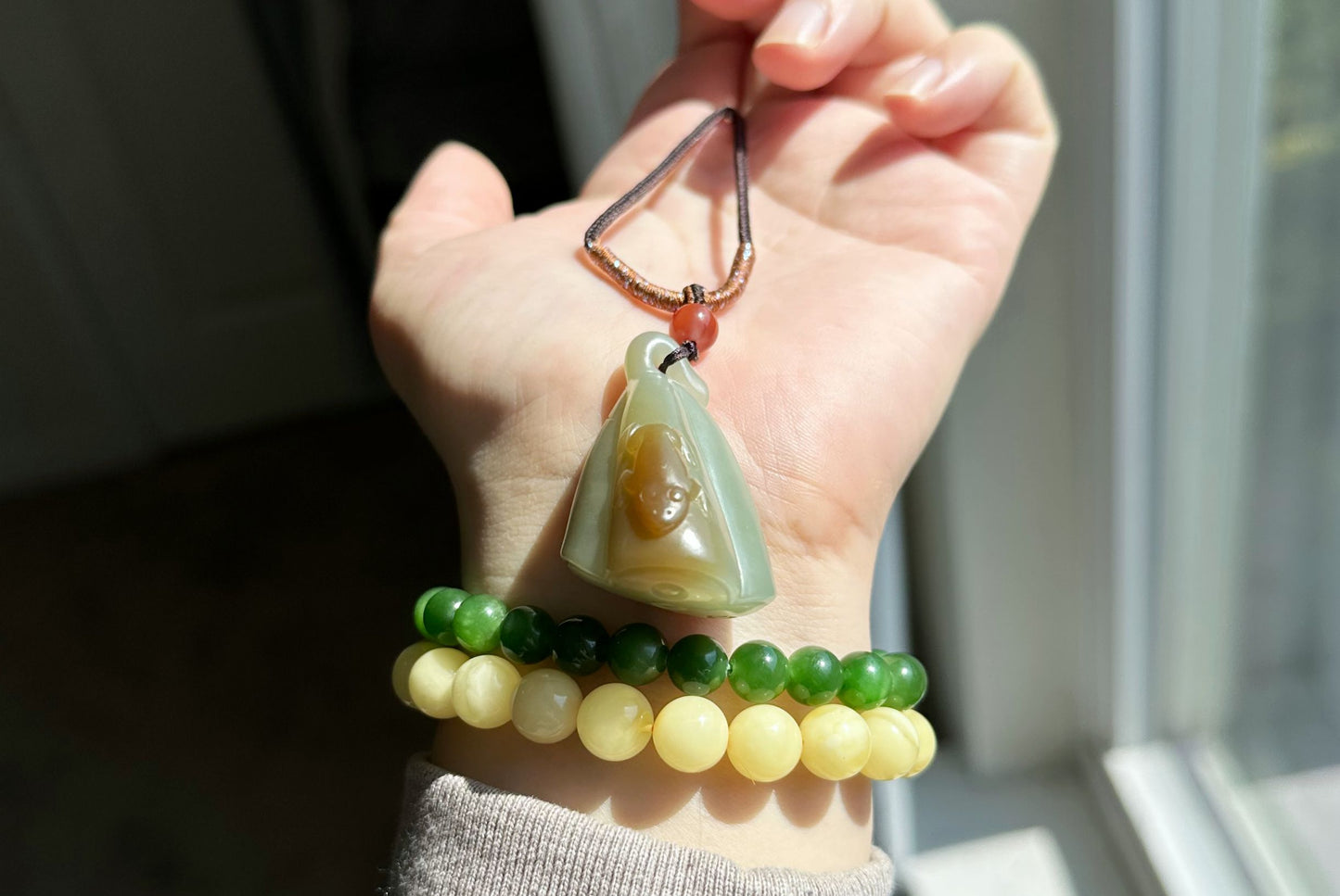 Certified Natural Warm White & Sugar Nephrite Jade Hand-Carved Frog on Lotus Pod Pendant, 天然且末青白带糖和田玉手工雕刻莲蓬吊坠