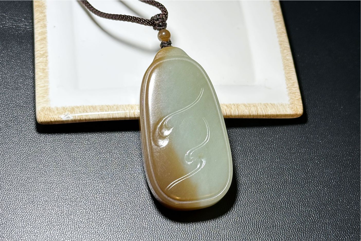 Certified Natural Collector's Choice Blue-with-Sugar Nephrite Jade Wu Shi Pai Pendant, 天然收藏级蓝糖玉正装无事牌