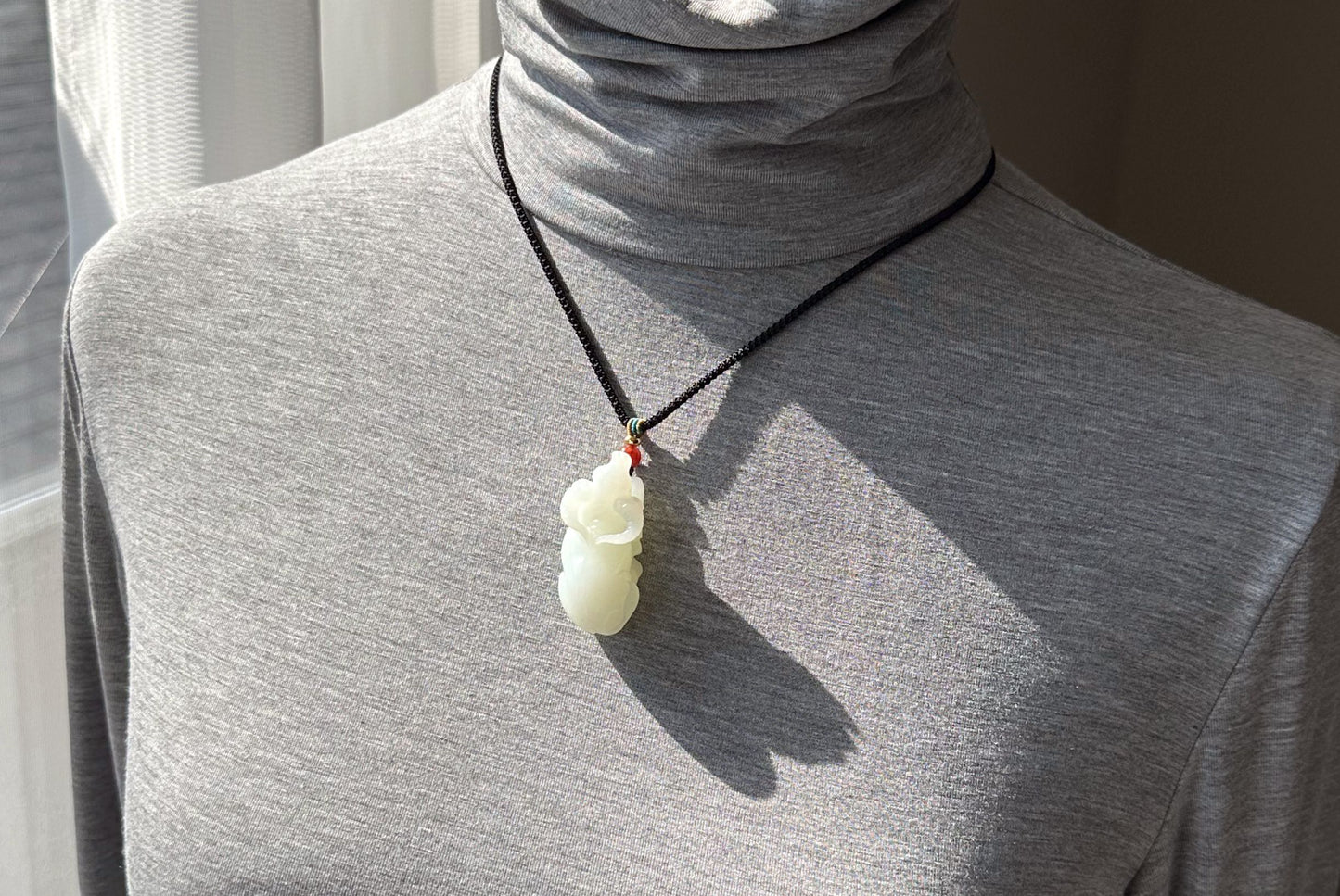 Certified Natural Russia White nephrite Jade Hand Carved Ox Pendant, 天然俄料白玉手工雕刻牛转乾坤吊坠
