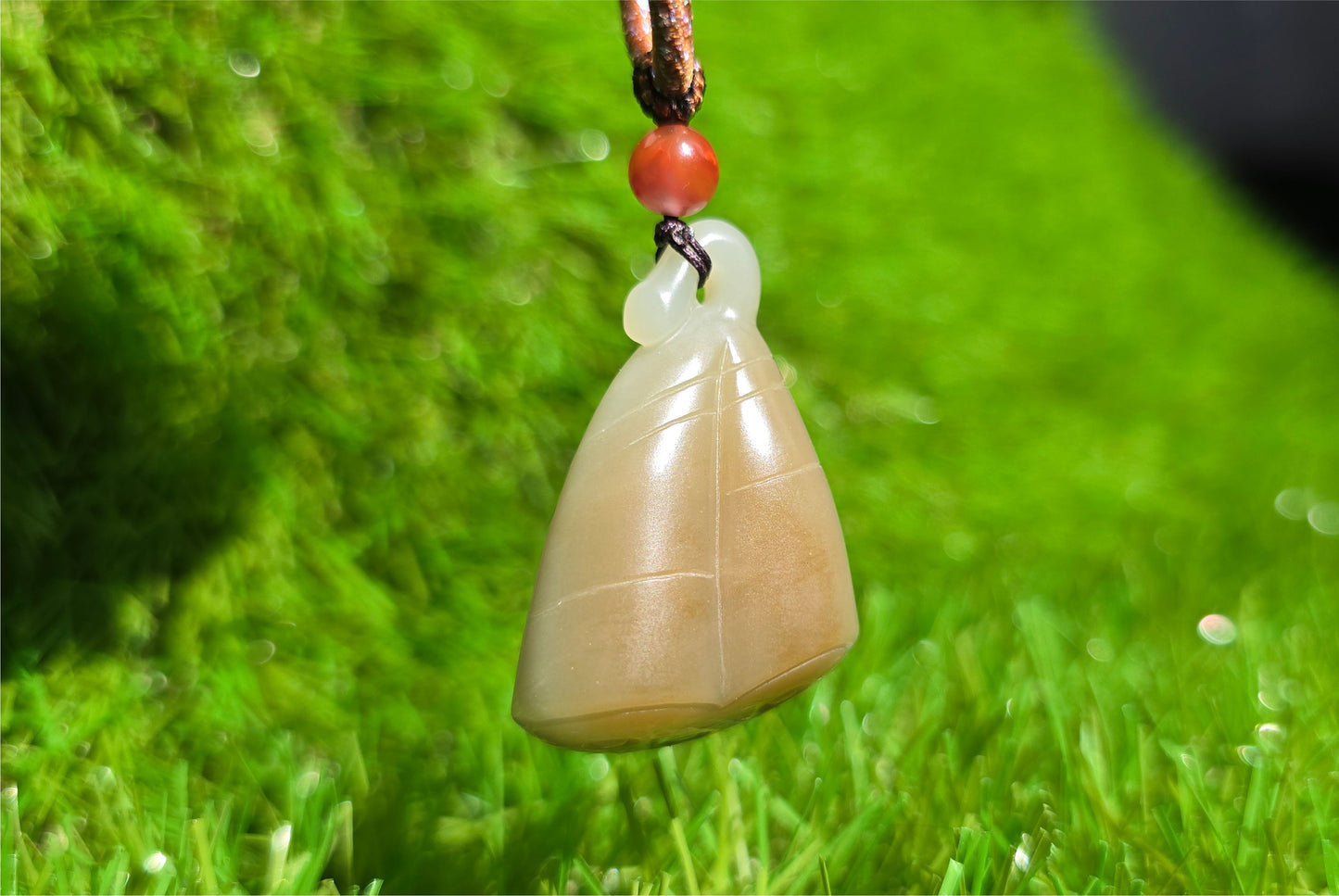 Certified Natural Warm White & Sugar Nephrite Jade Hand-Carved Frog on Lotus Pod Pendant, 天然且末青白带糖和田玉手工雕刻莲蓬吊坠