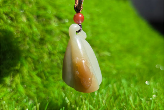 Certified Natural Warm White & Sugar Nephrite Jade Hand-Carved Frog on Lotus Pod Pendant, 天然且末青白带糖和田玉手工雕刻莲蓬吊坠