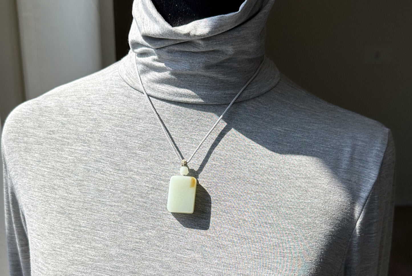 Certified Natural Warm White and sugar Nephrite Jade Wushi pai Peace Amulet Pendant, 天然俄白带一口糖和田玉无事牌吊坠