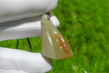 Certified Natural Warm White & Sugar Nephrite Jade Hand-Carved Frog on Lotus Pod Pendant, 天然且末青白带糖和田玉手工雕刻莲蓬吊坠