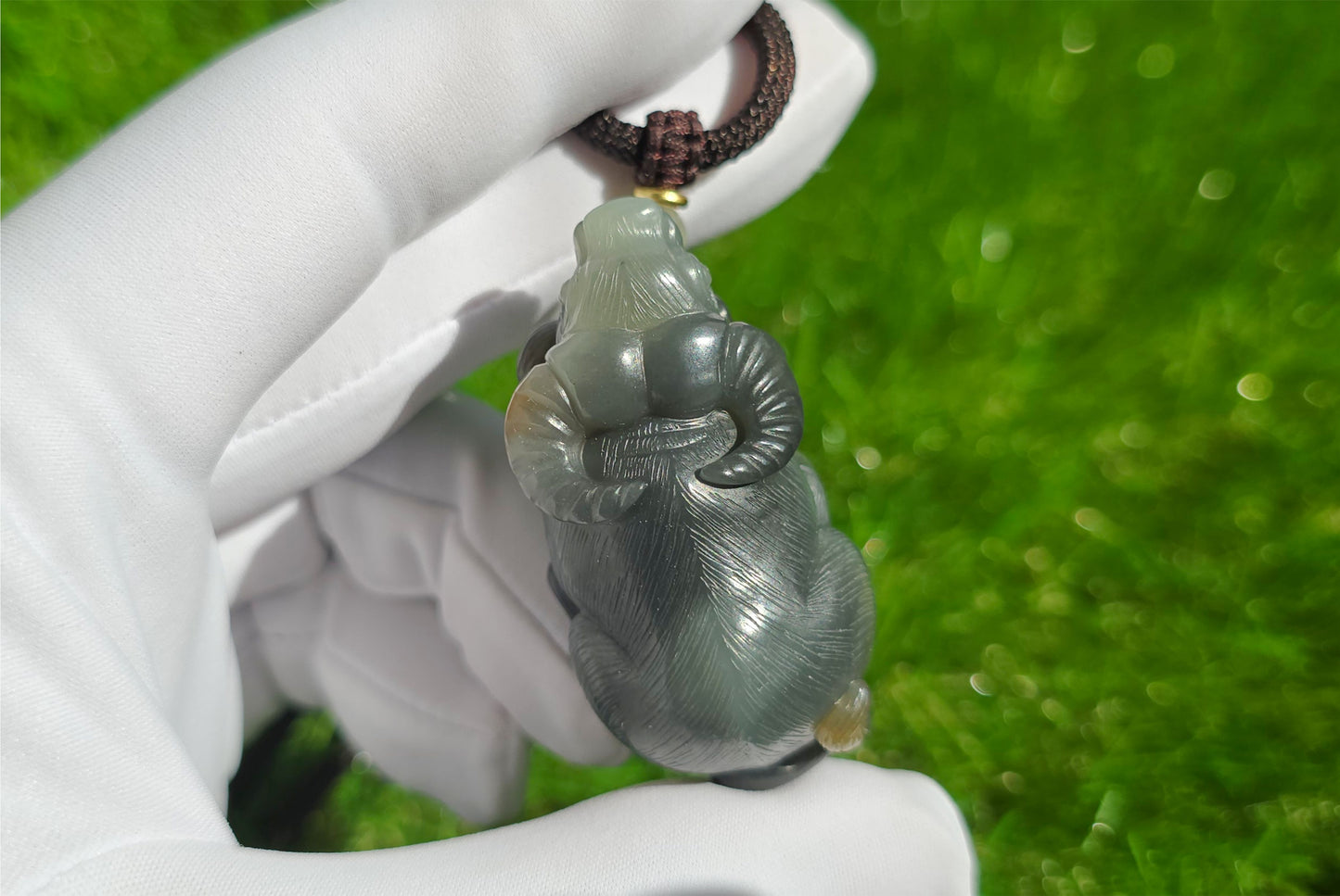 Certified Natural Loulan Tricolor Nephrite Jade Hand-Carved Ox Pendant, 天然楼兰三色和田玉手工雕刻牛吊坠（扭转乾坤）