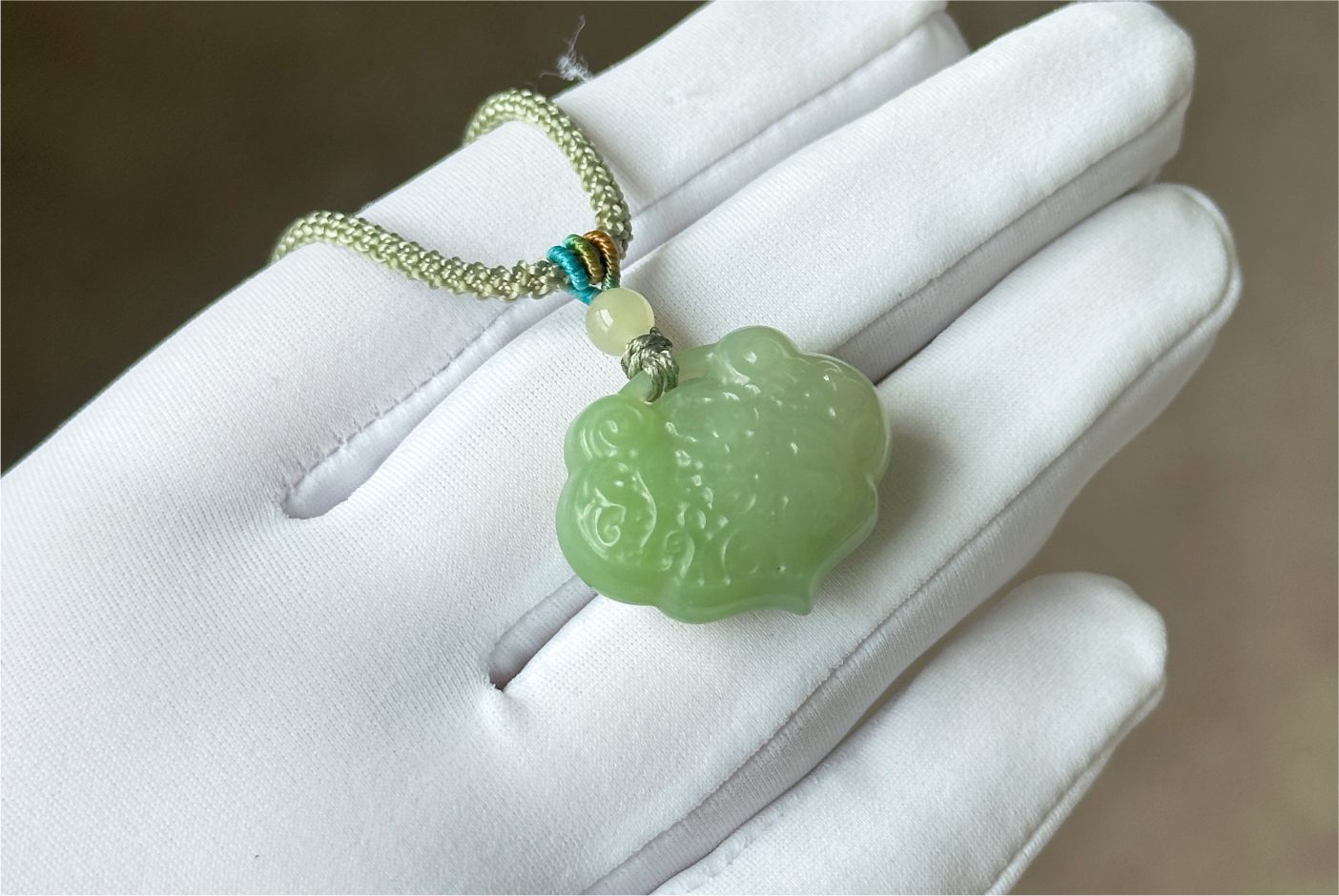 Certified Natural Emerald-Green and Qing Shui Nephrite Jade Peace Lock Pendant | 天然晴水带翠软玉雕刻平安锁吊坠