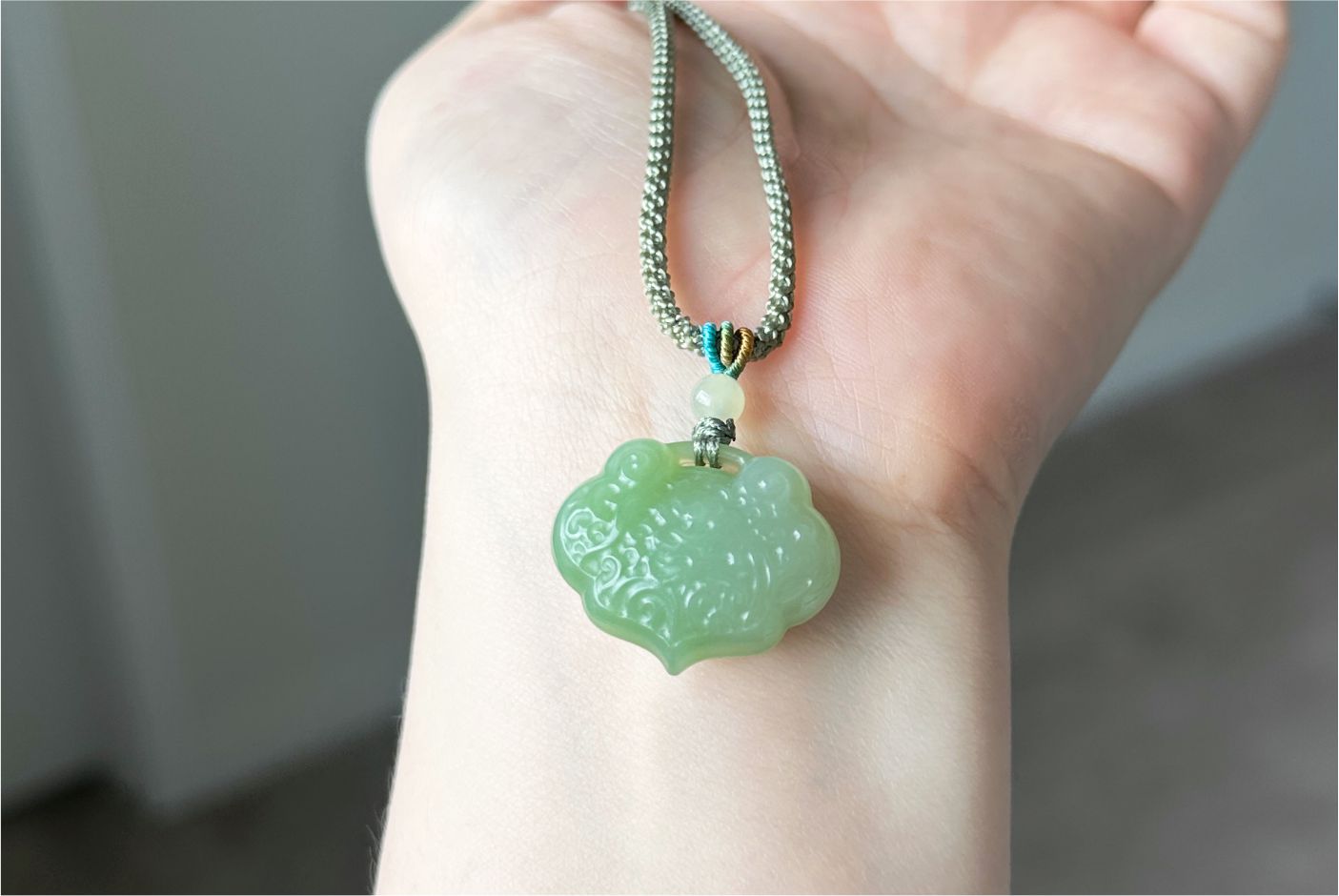 Certified Natural Emerald-Green and Qing Shui Nephrite Jade Peace Lock Pendant | 天然晴水带翠软玉雕刻平安锁吊坠