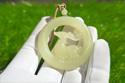 Certified Natural Qingshui Nephrite Jade Carved Deer Pendant, 天然白晴水和田玉雕刻梅花鹿圆牌吊坠