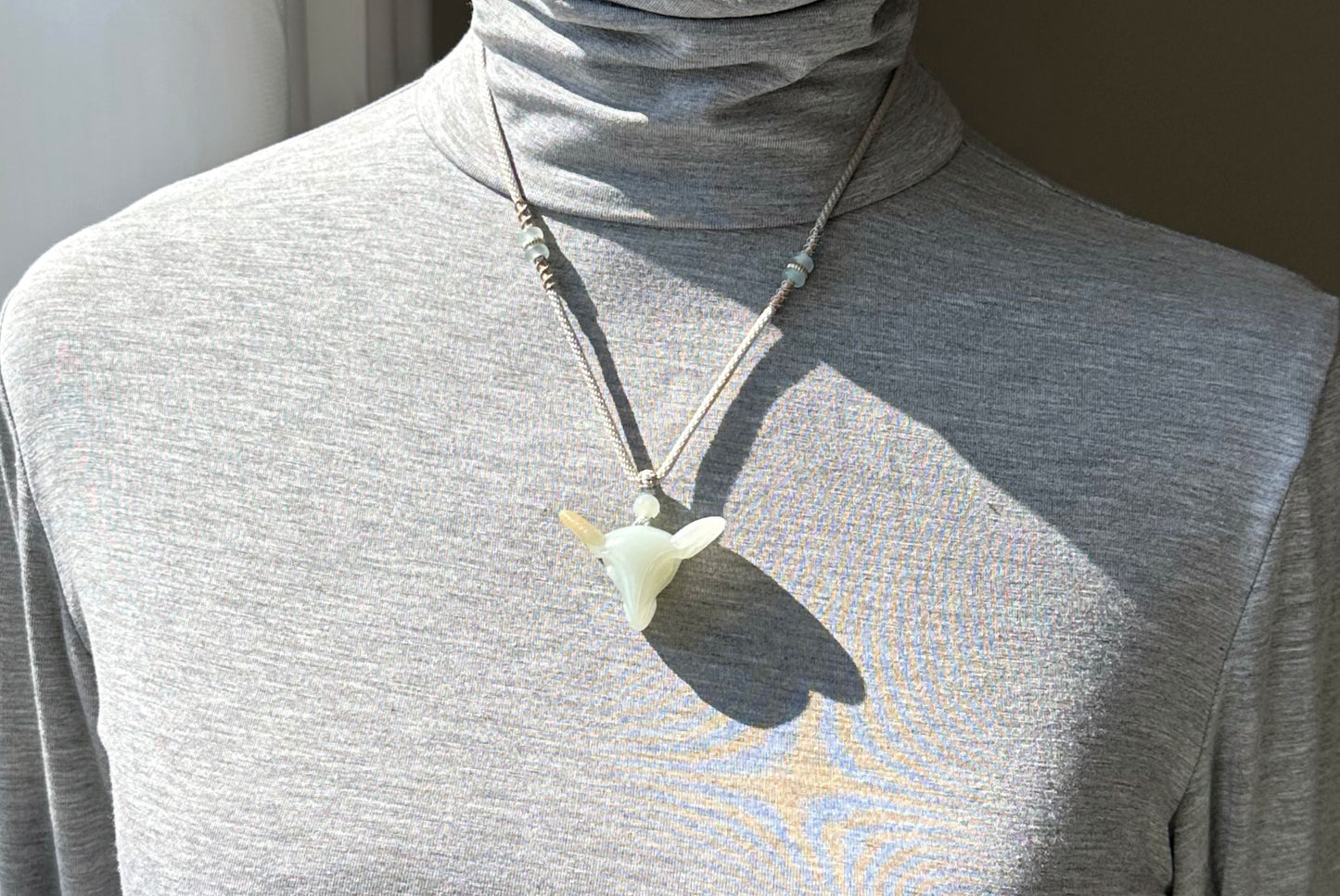 Certified Natural Russian White Nephrite Jade Hand-Carved Ram Head Pendant, 天然俄料和田白玉带一口糖手工雕刻羊头吊坠