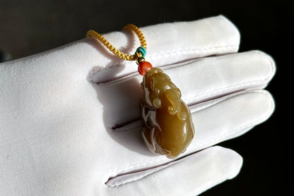 Certified Natural Yellow Sugar Nephrite Jade Hand-Carved Pixiu Pendant, 天然且末黄糖和田玉手工雕刻貔貅吊坠