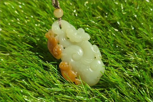 Certified Natural Sugar-White Qiemo Nephrite Jade Hand-Carved Monkeys on Lingzhi Ruyi Pendant, 天然且末糖白手工雕刻灵猴灵芝如意吊坠